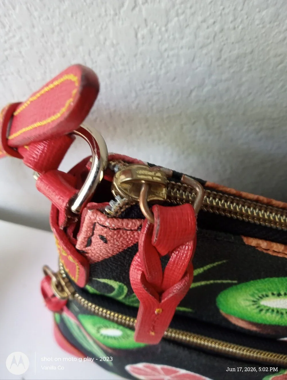 Dooney & Bourke Ambrosia Messenger Crossbody Bag Size Medium - Picture 8 of 16